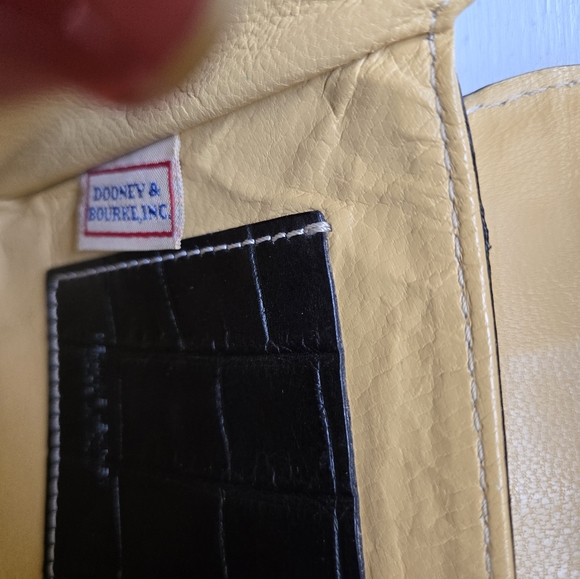 Dooney & Bourke EUC Black Croc-Embossed Binocular Crossbody Bag - Picture 6 of 7